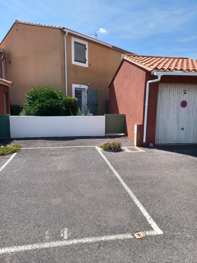 Charmante Villa Dans Village Naturiste ルカート エクステリア 写真