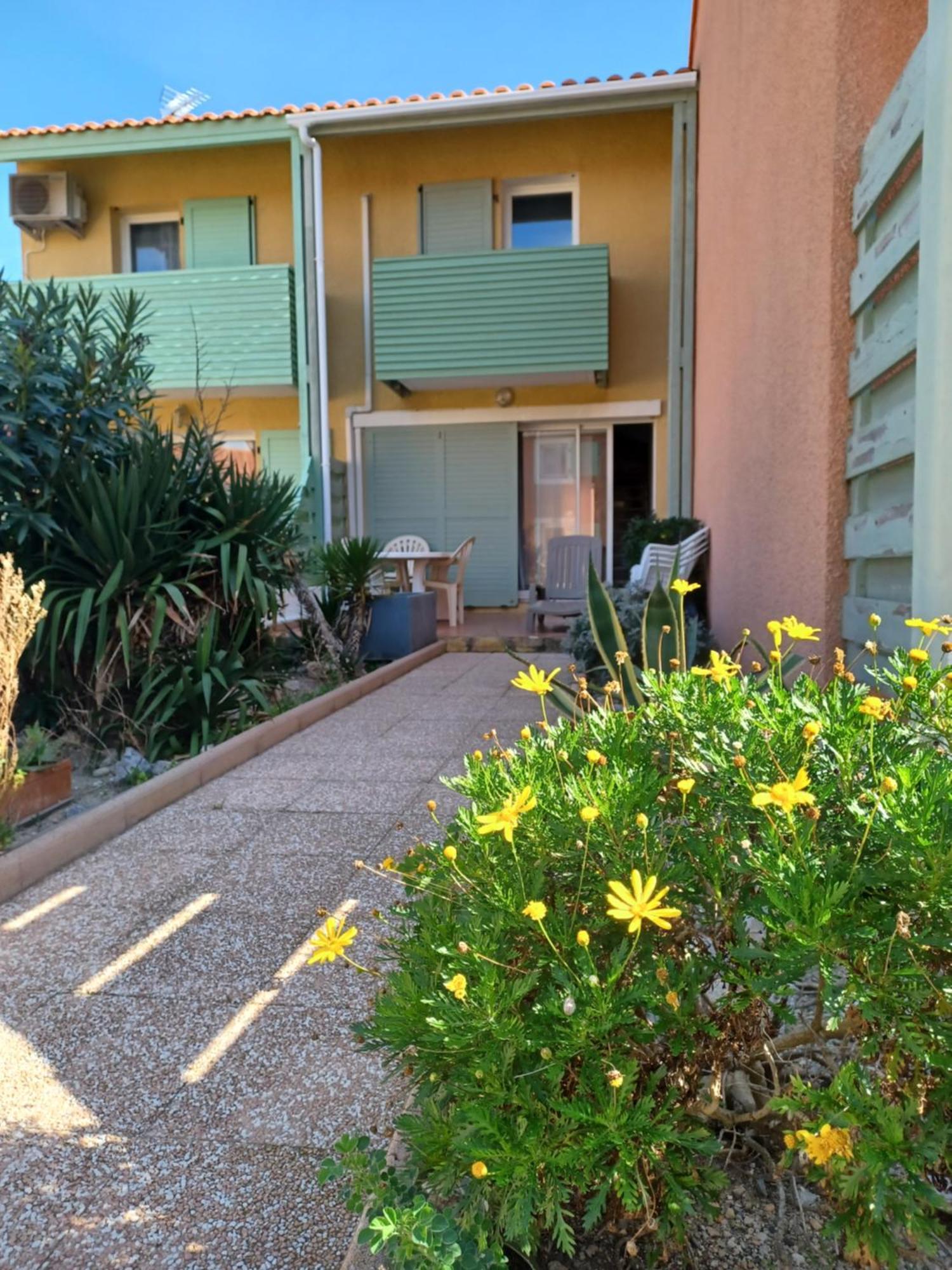 Charmante Villa Dans Village Naturiste ルカート エクステリア 写真